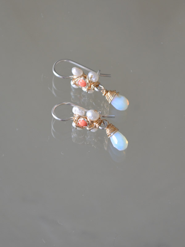 Orecchini Jasmine mini perle e corallo