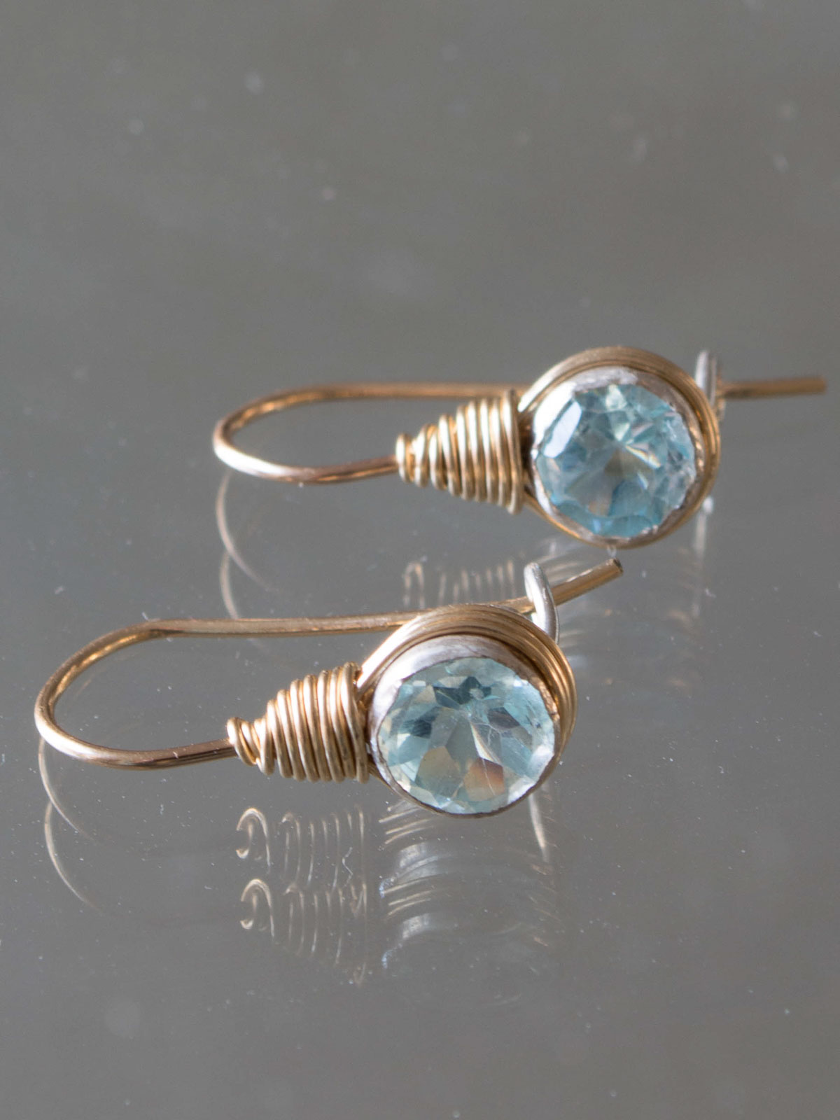 boucles d'oreilles Wire mini, cristal bleu clair