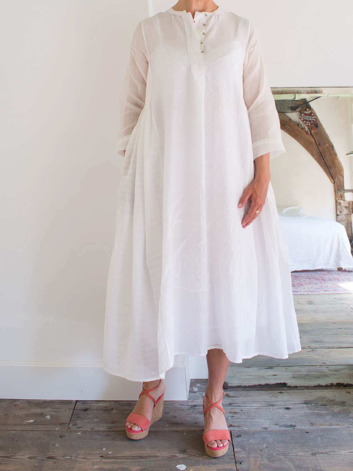 Acrobatiek versneller Prematuur halflange jurk van witte katoen met zijde - jurken en blouses - volledig  handgemaakt - kleding - Ottomania.nl | de officiële Ottomania website