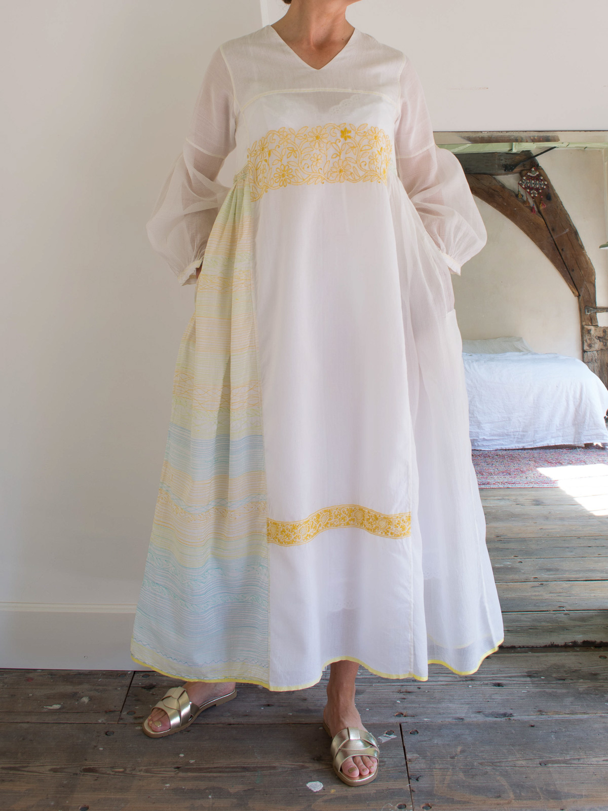 In hoeveelheid lijden hoog witte jurk met geel borduurwerk - jurken en blouses - volledig handgemaakt  - kleding - Ottomania.nl | de officiële Ottomania website