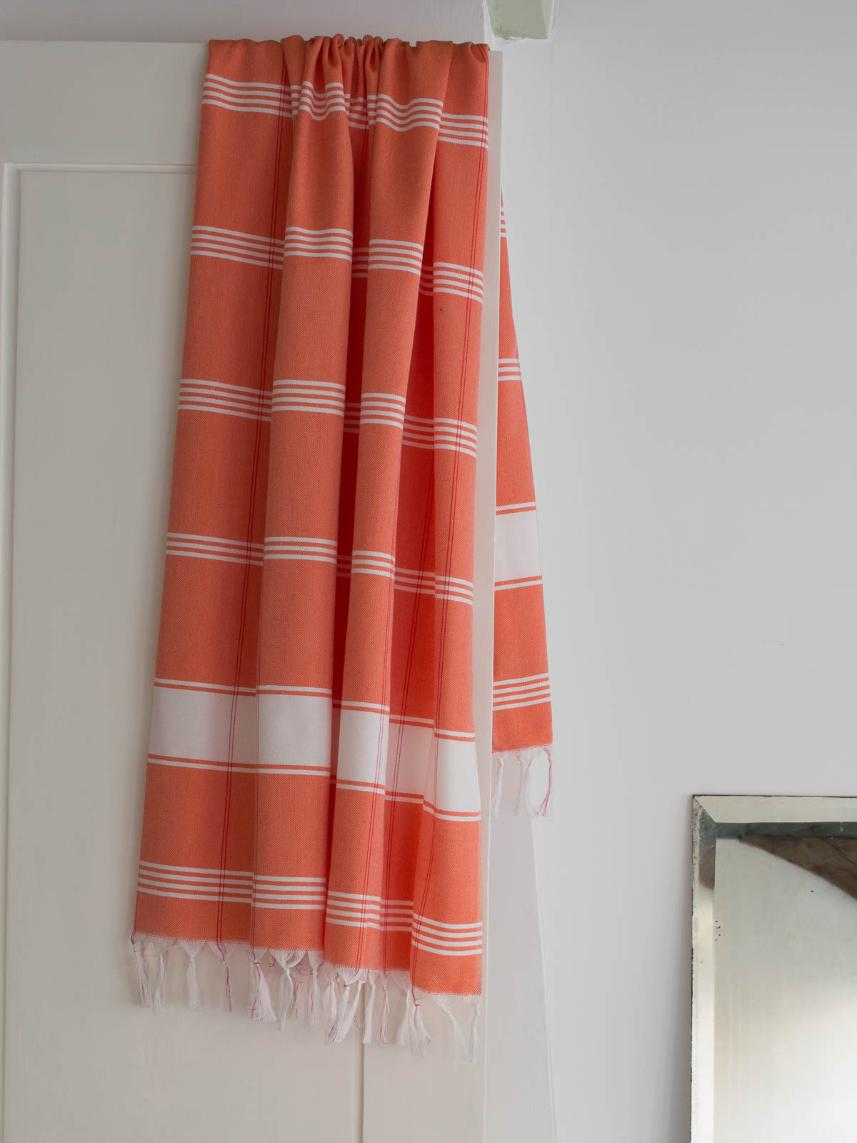 fouta à carreaux mandarine/blanc