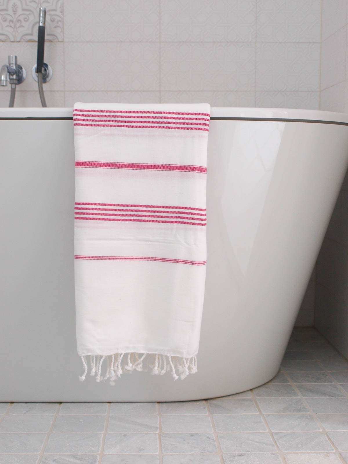 fouta blanc/fuchsia