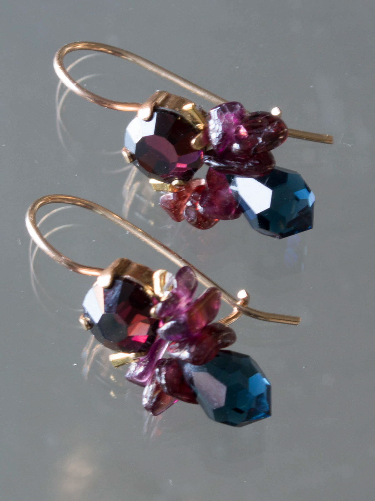 boucles d'oreilles Bee grenat, cristal bleu