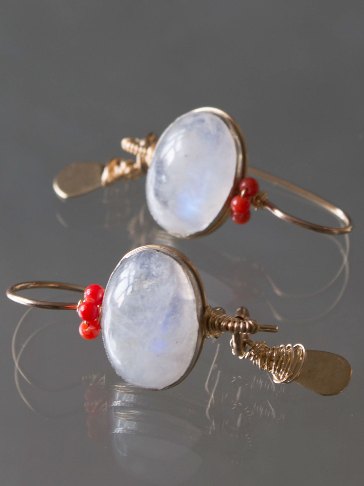 boucles d'oreilles Crown pierre de lune et corail