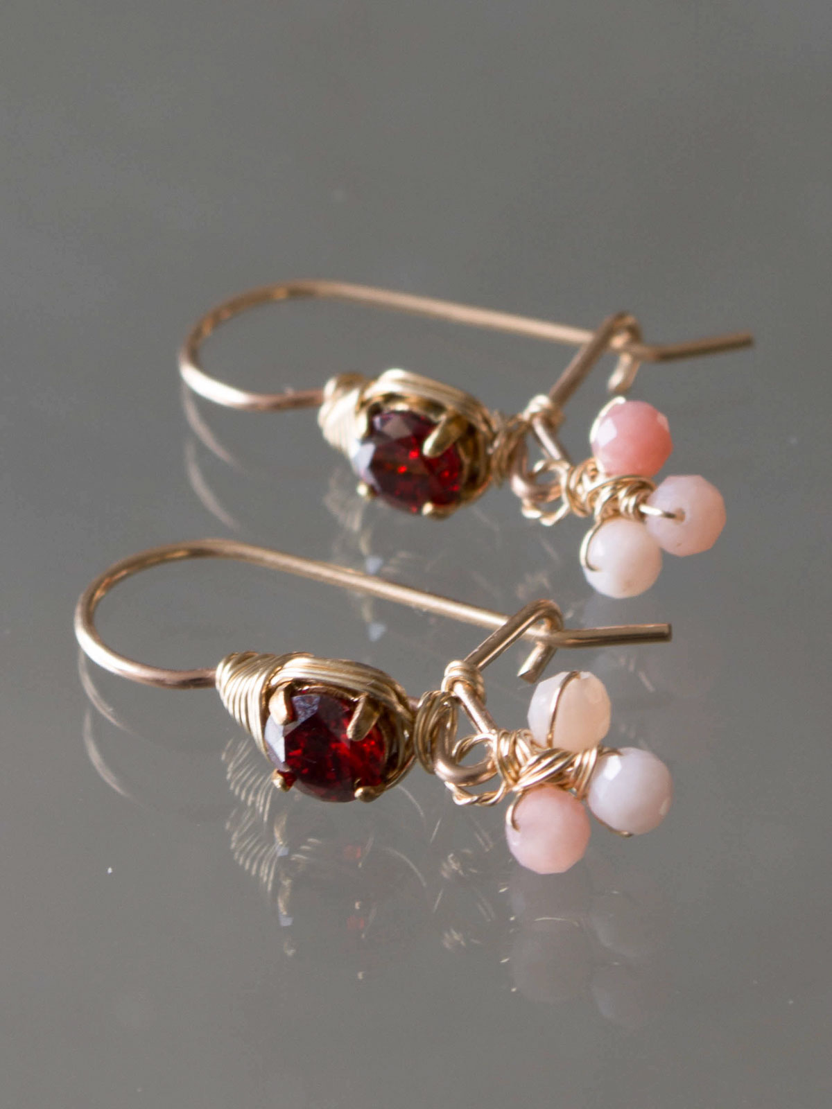 boucles d'oreilles Small Clover cristal rouge, opale rose