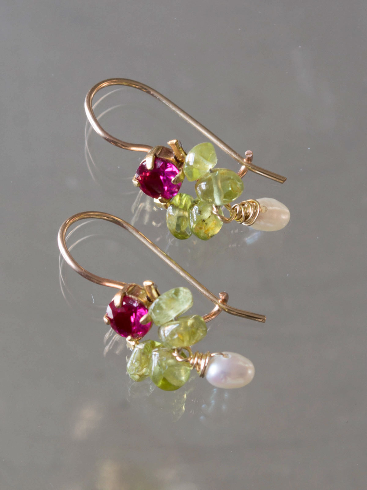 boucles d'oreilles Dancer cristal fuchsia et péridot