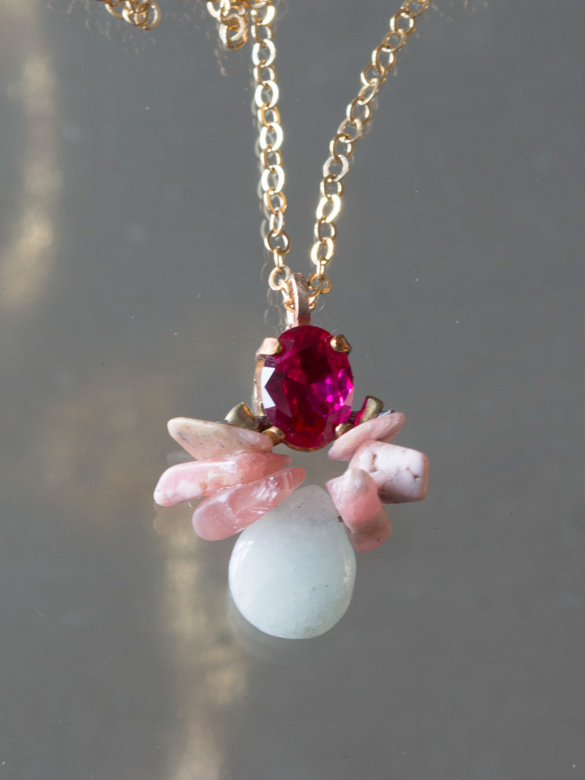 collier Bee cristal fuchsia, rhodonite