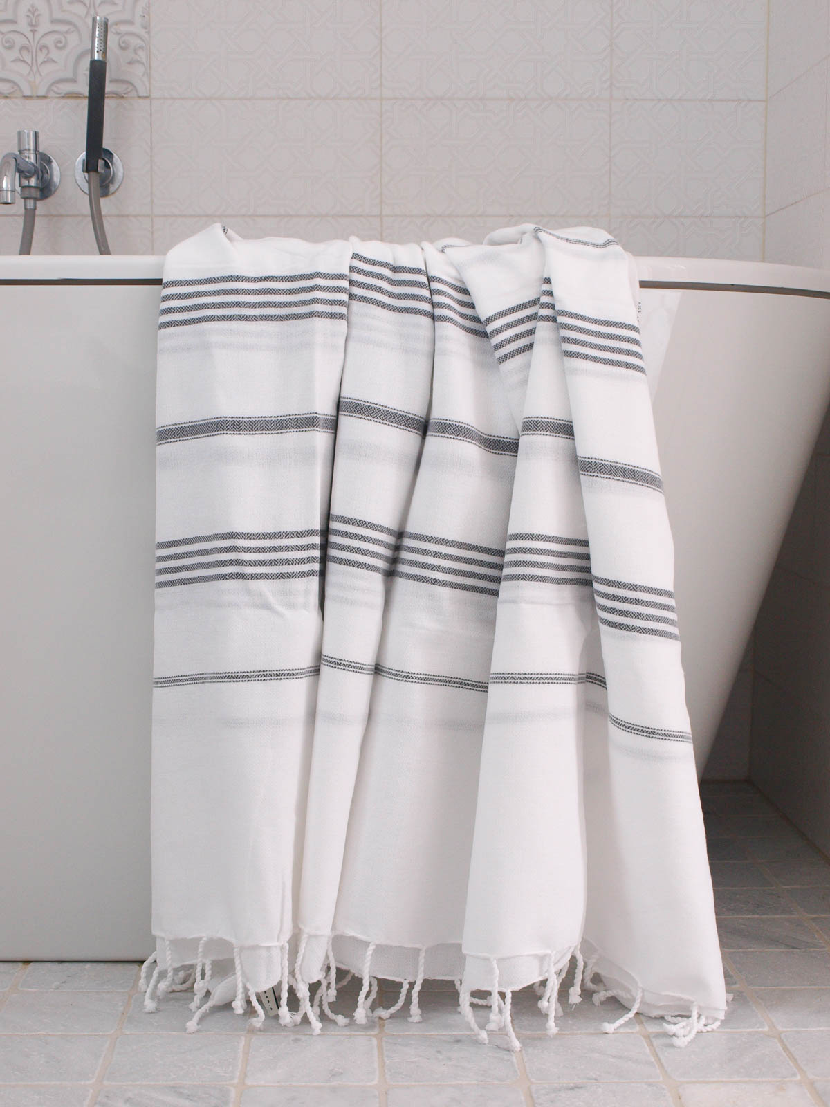 fouta blanc/gris foncé