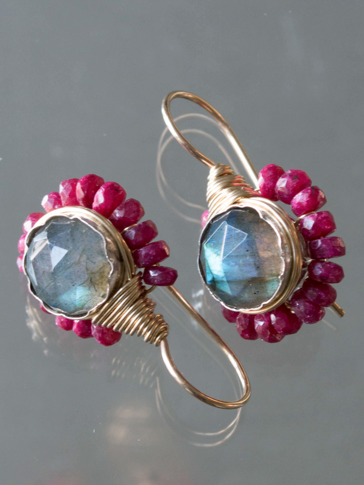 boucles d'oreilles Flower rubis et labradorite